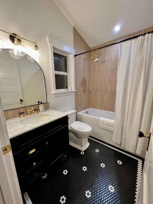 Brand New Custom Built Cottage In Downtown W/Pool! Salem Buitenkant foto